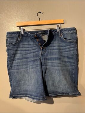 Vera Wang Dark Blue Denim Button-Fly Shorts